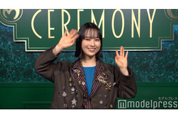 シンガー・TOMOO、ファッションのテーマは「等身大のおめかし」グリーンカーペットの感想語る【Mrs. GREEN APPLE presents「CEREMONY」】