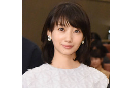 34歳を迎えた波瑠、自然を満喫するナチュラルSHOTに反響「とっても素敵」「キラキラオーラ」