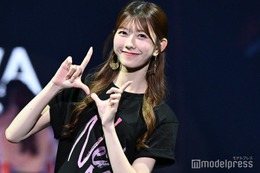 AKB48千葉恵里、圧巻の色白美脚際立つミニスカ姿でランウェイ【オキコレ2025】