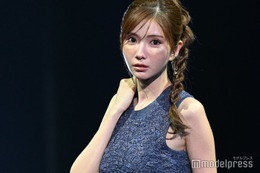 ひめか、ミニ丈トップスから美ウエストチラリ クールな装いで登場【オキコレ2025】