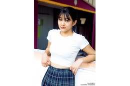 “グラビア界の次世代スター”虹咲カリナ、美ウエストちらり「ヤンマガ」初登場