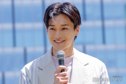 松本怜生、女装ショットに反響続々「美人すぎる」「別人級」