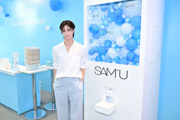 &TEAM・K、スキンケアの秘訣は「毛穴ケアと保湿」表参道のポップアップ来場で“没入空間”も体験