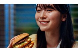 櫻坂46守屋麗奈「マクドナルド」新CM出演で“ビッグスマイル” 1980年代の人気アニメも登場