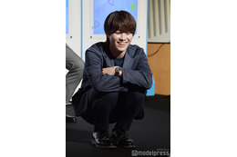 なにわ男子・大橋和也、“スパイ”姿で記者席からサプライズ登場 渋谷凪咲ら気づかず「お腹空いてるのかと思った」【リベンジ・スパイ】