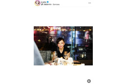 浜崎あゆみ、ニッコリ笑顔のリラックスSHOTに反響「お人形さんみたいに綺麗」「本当に可愛い～～」 画像