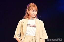 長谷川美月（みちゅ）、ヒョウ柄ワンピから美脚スラリ「スタイル抜群」「脚細くて綺麗」の声 画像