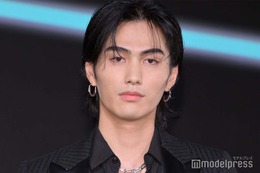 大平修蔵、90歳祖母と顔出し密着ショット＆幼少期写真公開「品があってお綺麗」「愛が溢れてる」の声 画像