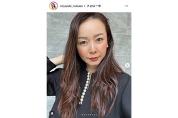 宮崎宣子、息子とのプールショット公開 ハワイ旅行満喫「楽しそう」「可愛らしい親子」の声 画像