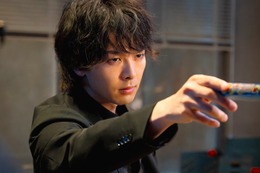 「DOPE」初回、中村倫也・井浦新ら“異能力演出”に視聴者興奮 謎の組織に注目集まる 画像