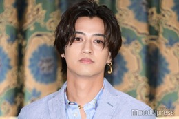 キンプリ高橋海人、爽やかスーツ姿で登場 ブランド愛語る「エトロの職員っていう感覚を持って」