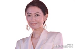 田丸麻紀、息子2人とのディナーショット公開「微笑ましい」「素敵な家族」の声