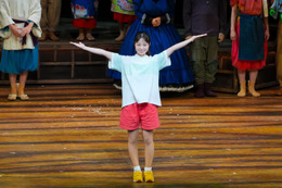 舞台「千と千尋の神隠し」上海公演開幕 千尋役・橋本環奈らの舞台＆カーテンコール写真到着 画像