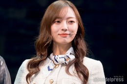乃木坂46梅澤美波、丈短めトップスでへそ出し「色っぽい」「ビリケンさんが羨ましい」と反響