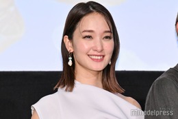 剛力彩芽、すっぴんからのメイク動画公開「レベチの美しさ」「丁寧で分かりやすい」と反響続々