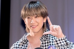 NEWS小山慶一郎、第1子誕生後初公の場 テーマパークとの2年連続コラボに「本当に幸せ」