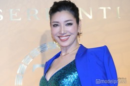 アンミカ、ノースリーブの大胆カラーコーデ披露「私服カッコイイ」「色合わせ素敵」と反響 画像
