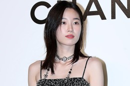 「イカゲーム」出演女優、ミニスカからスラリ美脚際立つ「スタイルいい」「憧れる長さ」の声 画像