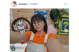 時東ぁみ、脱ぎかけシャツから美バストチラリ「二度見した」「大胆」