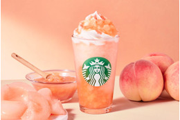 スタバ、桃感UPの新作「More ヘブンリー ピーチ フラペチーノ」至福のデザート類もラインナップ