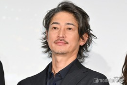 PINKY、夫・窪塚洋介と肩寄せ密着 家族ショット公開に反響続々