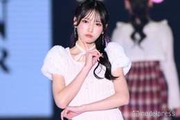 ≠ME鈴木瞳美、“あざと可愛い”仕草×ピンクコーデが悶絶級【関コレ2025A/W】