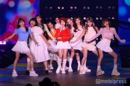 謎の美女グループ「CHANCE GALs」新メンバー初お披露目 きほもダンスステージ初挑戦で盛り上げる【関コレ2025A/W】