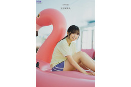 乃木坂46五百城茉央、ほっそり美脚のショーパンSHOT披露！夏らしさ全開グラビアで笑顔はじける