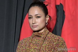 佐田真由美「色々下準備大変な年頃」水着姿の全身ショットに反響「バストも背中も綺麗で見惚れる」の声 画像