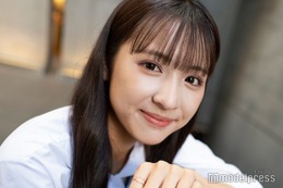 「今日好き」清水あす香、膝上ミニスカから美脚披露「脚の形綺麗」「スタイル抜群」の声