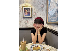 「今日好き」すみれ、ミニスカ×ニーハイから美脚スラリ「スタイル抜群」「おしゃれ」の声