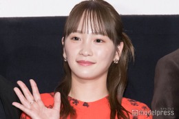 川栄李奈、子どもたちとディズニー満喫 美ウエストのぞくコーデに「可愛い」「スタイル良すぎ」の声
