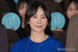 西田尚美、美脚全開ビーチショットに「スラリとしてて綺麗」の声