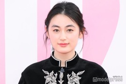 八木莉可子、美脚際立つ全身Diorコーデ「可愛すぎる」「爽やかで綺麗」
