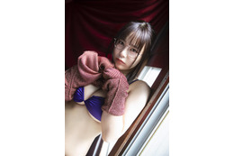 東雲うみ、思わず目を奪われる豊満バストがチラリ！刺激感たっぷりのグラビアで魅せる