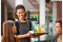 アメリカで…レストランで食事をしていると…次の瞬間、店員の”予想外のサービス”に「えっ、また！？」「心地いい」 画像