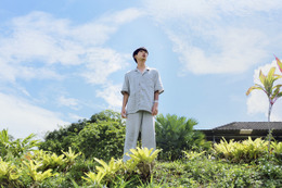 平井亜門が“声”でサプライズ出演も！日本・マレーシア合作『天使の集まる島』青木柚＆さとうほなみのオフショット解禁