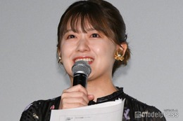 尾崎里紗アナ、“浴衣に見える”衣装について説明 爽やかなワンピ姿披露 画像
