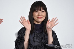 「ちはやふる」で話題・優希美青、美背中＆美肩際立つドレス姿「笑顔可愛すぎ」「華奢で可憐」と反響