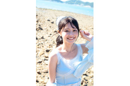 椛島光、爽やか肌見せコーデで笑顔がキラリ！“心の距離感45cm”をテーマにした物語を紡ぐ