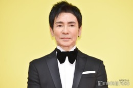 郷ひろみ、92歳の母親を顔出し 肩組みショットに「親子揃って美しい」「そっくり」の声 画像