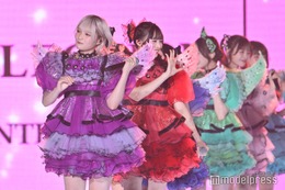 CANDY TUNE、“特別衣装”でデビュー曲＆TikTokバズ「倍倍FIGHT！」連続披露 可愛らしい仕草に釘付け【TGC2025A/W】 画像