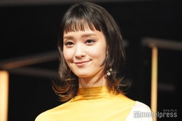 剛力彩芽、金髪ロングで雰囲気一変「何でも似合う」「別人級」と反響