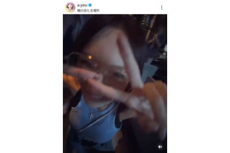 浜崎あゆみ、カメラに向かってピース！無邪気SHOTに「笑ってるお顔大好き」「可愛すぎる」の声
