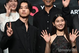山崎賢人＆土屋太鳳ら「今際の国のアリス」キャスト12人が聖地・渋谷降臨 近距離ファンサに黄色の歓声