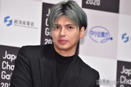 アレクサンダー「爆毛赤ちゃん」生後2ヶ月次女の写真公開「吸い込まれそうなお目目」「見る度に可愛さが増してる」の声