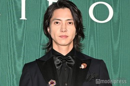 山下智久、黒スーツで圧巻スタイル披露「演劇と音楽の活動をさせていただいたので」今後の展望語る【ブルガリ展覧会フォトコール第一夜】 画像