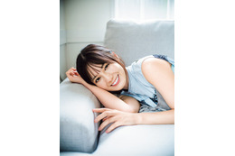 日向坂46小坂菜緒、ノースリーブで素肌輝く「週刊少年マガジン」表紙登場
