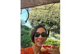 中村江里子アナ、結婚記念日にフランス人夫との過去写真公開「素敵な夫婦」「幸せオーラが溢れてる」