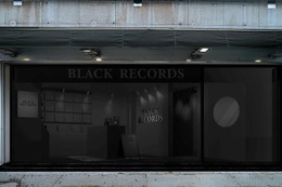 渋谷に突如現れた世界初“黒塗りレコードショップ”出店者はSKY-HI率いるBMSG「やりたい様にやらせていただきました」